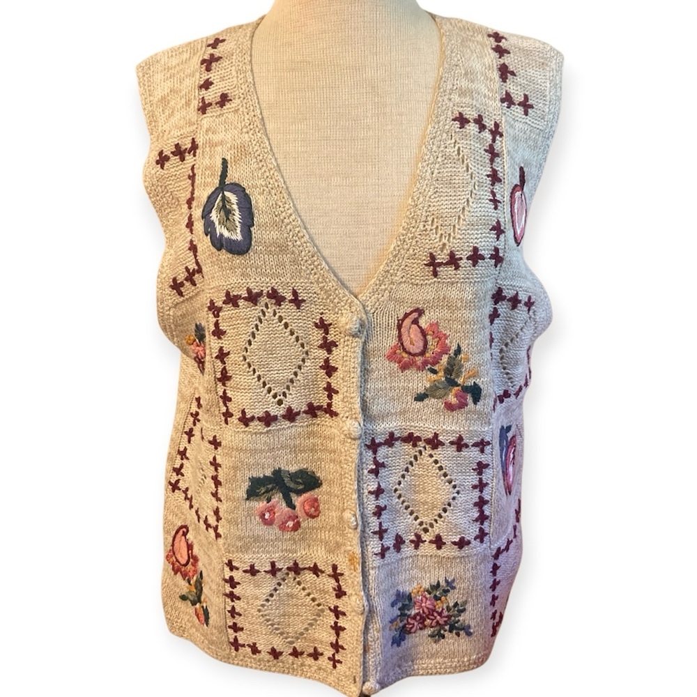 🎉DELETING TODAY🎉 Vintage Y2K Fall Knit Vest Tan Embroidery Flowers Leaves Button